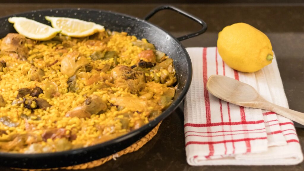 ¿Paella o arroz con cosas? En Madrid la diferencia importa menos y más cuando la paella individual sale por 15 euros (con alioli y bebida)