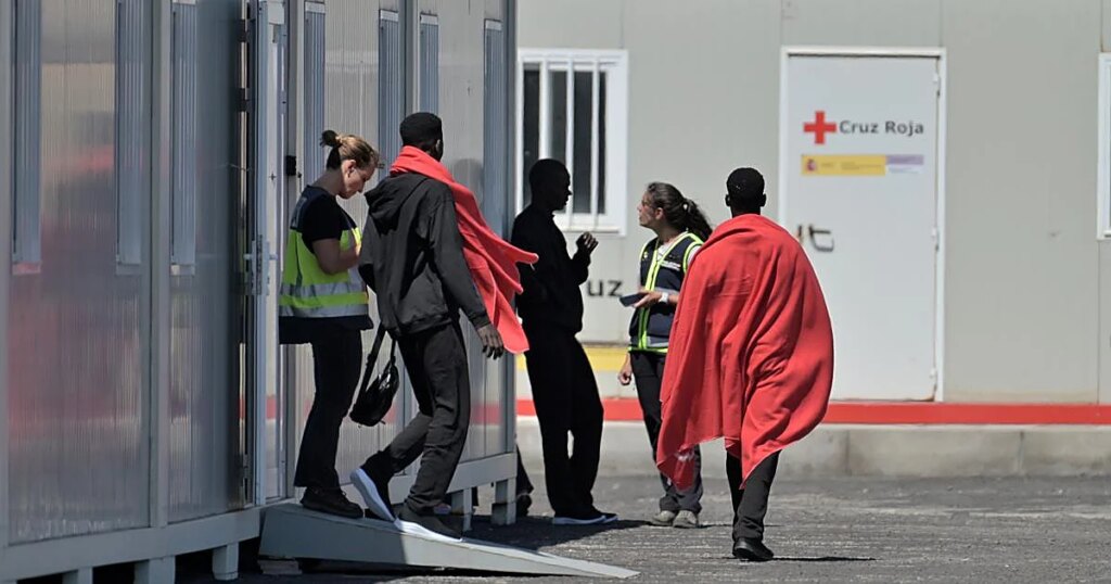 La UE acuerda endurecer la política de retornos y consolida los centros de deportación fuera de su territorio
