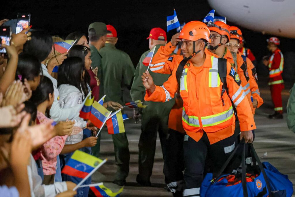 188 rescatistas de El Salvador arribaron a Venezuela