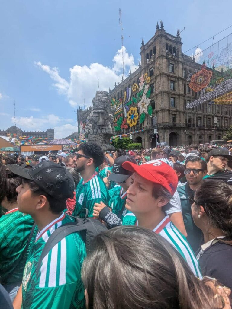 50 mil gargantas en el Zócalo – Efecto Cocuyo