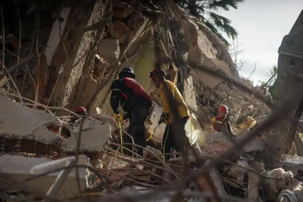 A 24 horas de los terremotos :  235 muertos y 4.300 heridos