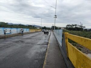 A media máquina la frontera por día festivo en Colombia
