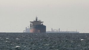 ACUERDO PAZ IRÁN | EEUU bombardea objetivos de Irán cerca del estrecho de Ormuz | elperiodico.com