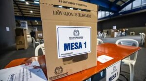 Abren urnas para la segunda vuelta de presidenciales en Colombia