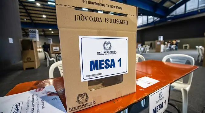 Abren urnas para la segunda vuelta de presidenciales en Colombia