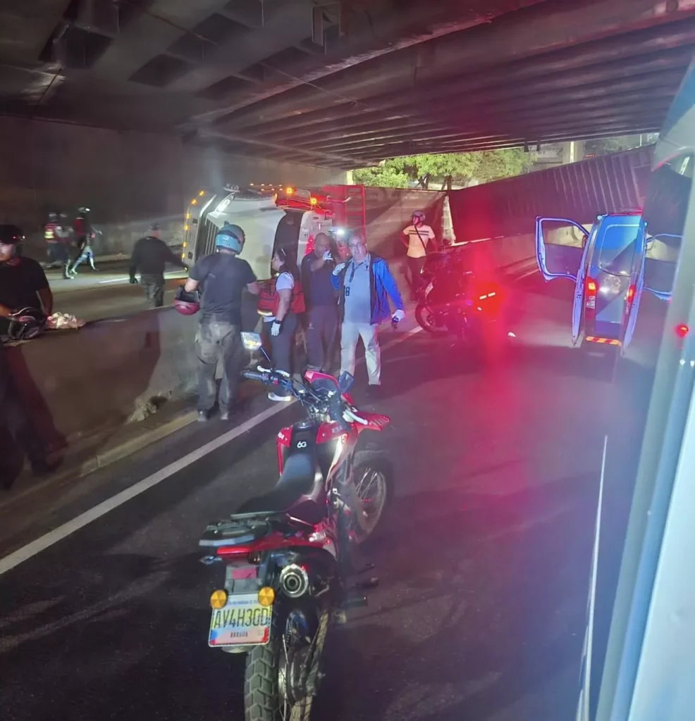 Accidente en la autopista Gran Cacique Guaicaipuro de Caracas