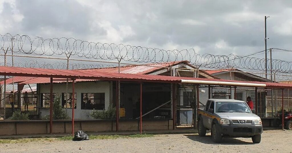 Al menos tres muertos y 200 presos fugados tras un motín en una cárcel cerca de la capital de Panamá