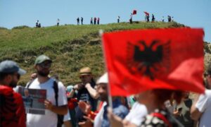 Albania planta cara a los megaproyectos de lujo de la familia Trump con la ‘revuelta de los flamencos’ | elperiodico.com
