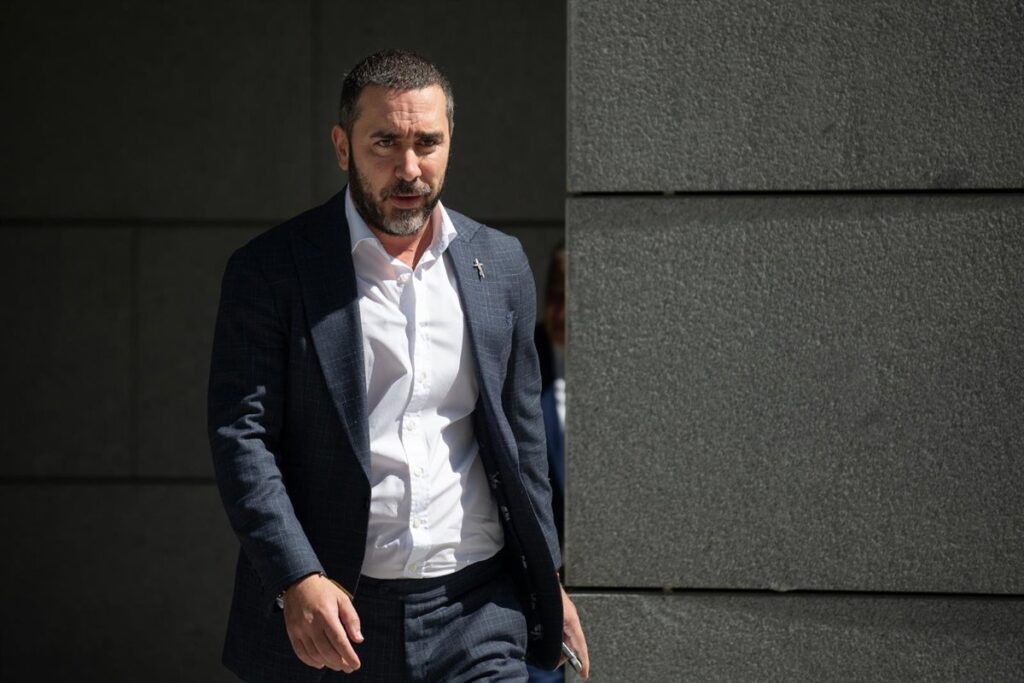 Aldama anima a colaborar con la justicia tras permitirle que no entre en prisión pese a la "gravedad" de su conducta