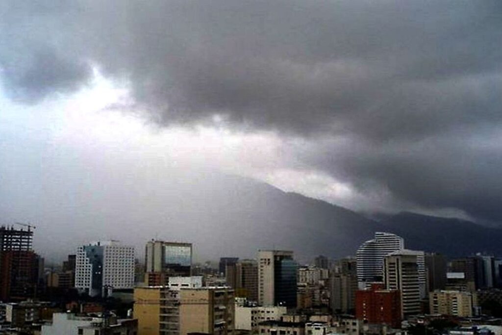 Inameh anuncia la entrada de la onda tropical 9 con fuertes lluvias en las próximas horas