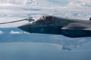 Alta demanda y falta de repuestos ponen en apuros al F-35, el caza deseado en Europa que España no compra | elperiodico.com