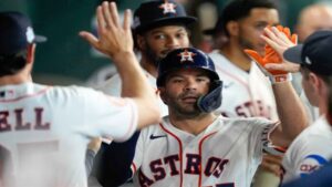 Altuve pegó jonrón en el triunfo de Astros sobre Reales