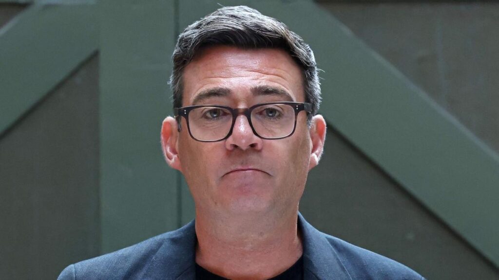 Andy Burnham, durante su discurso de este lunes.