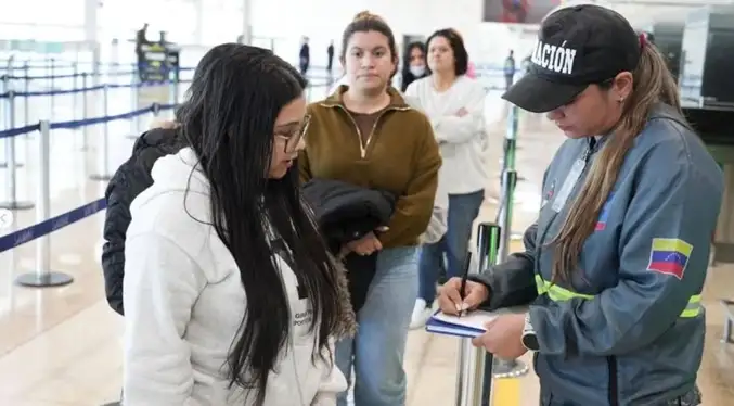 Arriban al país más de 130 migrantes repatriados desde Miami