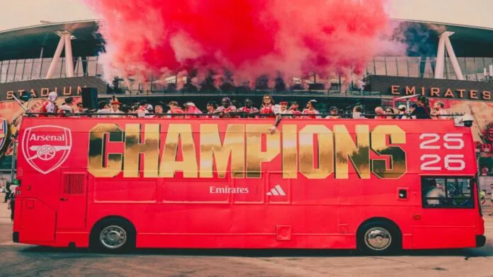 Arsenal se olvidó de la Champions con un baño de masas en Londres