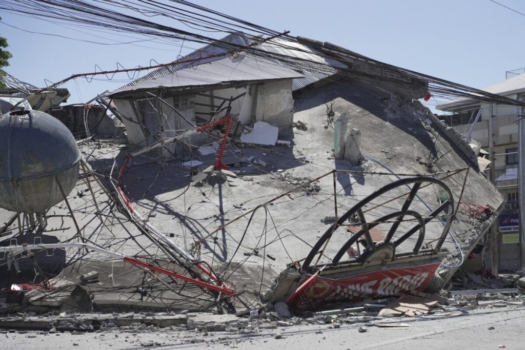 Ascienden a 35 la cifra de muertos por el terremoto en Filipinas