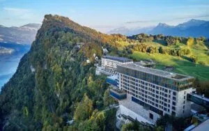 Así es el resort de lujo en Suiza que acogerá la firma del acuerdo entre EEUU e Irán | elperiodico.com