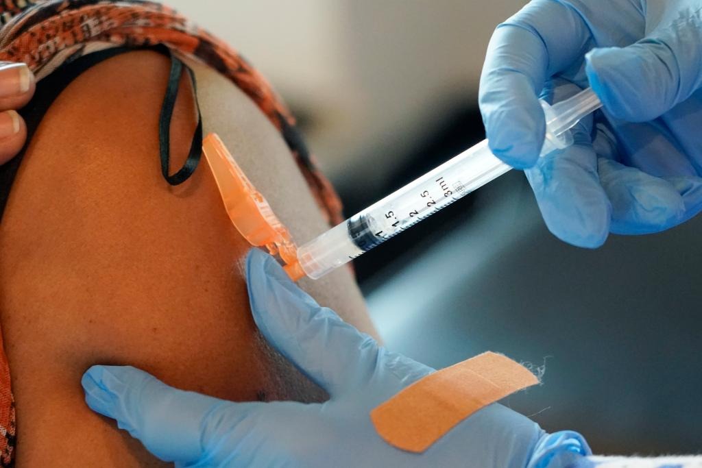 Asociación de médicos exige al chavismo optimizar el uso de las vacunas en Venezuela