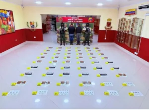 Atrapan a colombiano junto a venezolano con 30 kilos de drogas