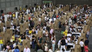 Aumentan los votantes colombianos en Madrid respecto a la primera vuelta presidencial | elperiodico.com