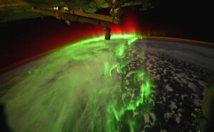 Auroras australes sorprenden a astronautas en la Estación Espacial Internacional