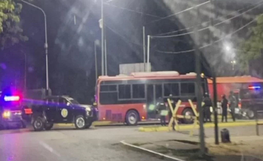 Autobús con presos políticos de El Helicoide llegó a cárcel Tocuyito