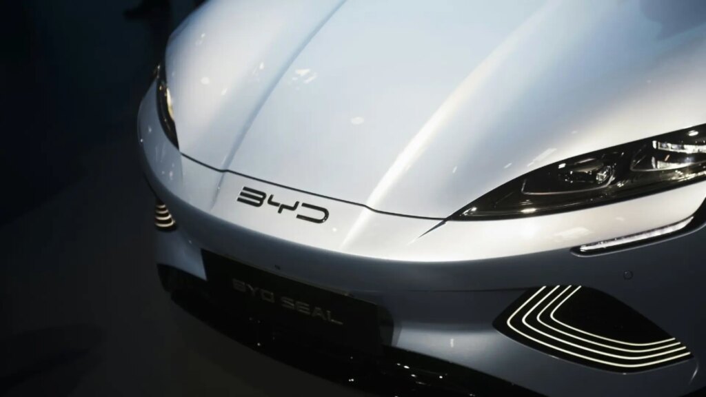 BYD patenta una IA que detecta animales bajo el coche para evitar atropellos antes de arrancar