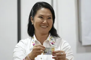 Balotaje en Perú: Keiko Fujimori venció a Roberto Sánchez en un cierre reñido del escrutinio