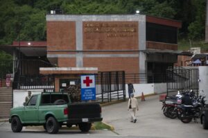 Bloomberg: Venezuela enfrenta un vacío en la salud tras la salida de personal médico cubano
