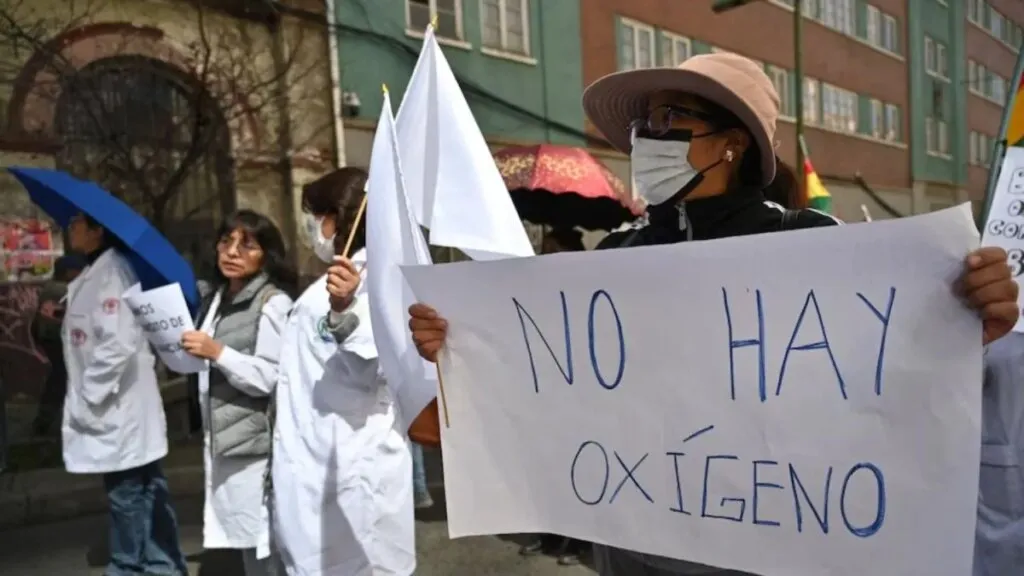 Bolivia al borde de una emergencia sanitaria: crisis en hospitales y colapso del sistema de salud