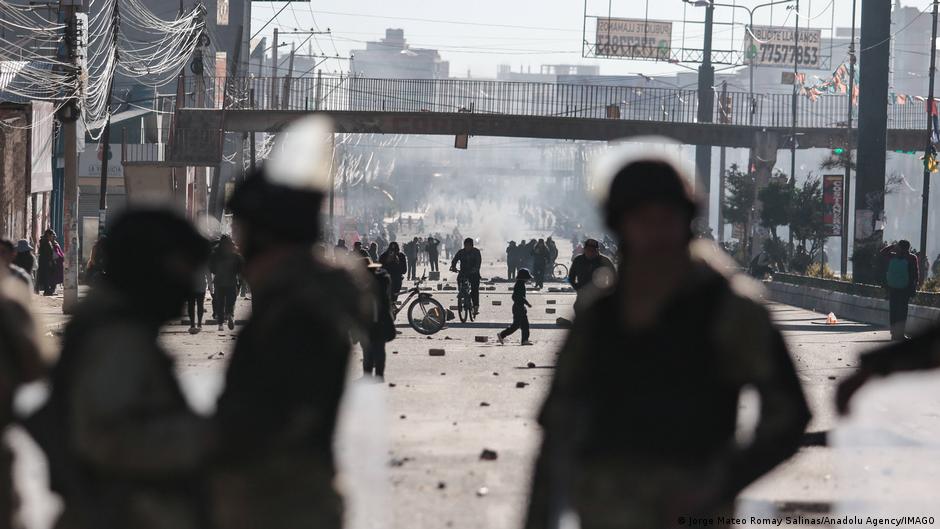 Bolivia: renuncia ministro de Defensa a un mes de protestas