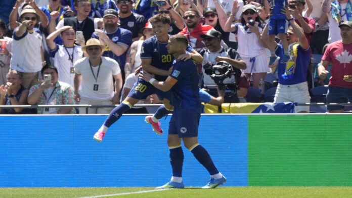 Bosnia eliminó a Catar para aferrarse al sueño de los 16vos de final