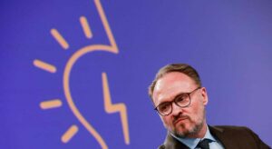 Bruselas lanza un plan para movilizar 25.000 millones en energías renovables en el Mediterráneo