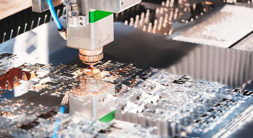 Bruselas prepara el Chips Act 2.0 para forzar la demanda de chips europeos con compras públicas