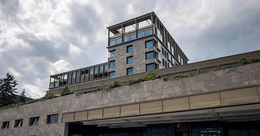 Bürgenstock, el complejo hotelero bunkerizado que acogerá la firma del acuerdo entre Irán y Estados Unidos