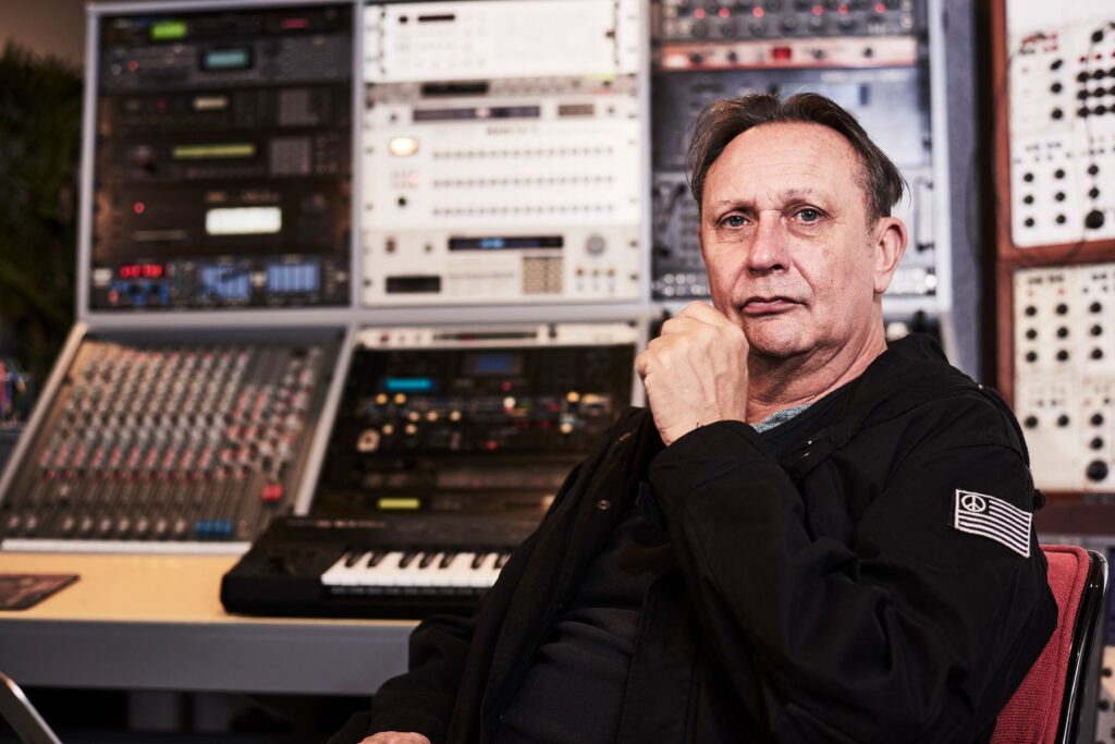 Cabaret Voltaire, 50 años de electrónica humana: “Dan más miedo las personas que están tras la IA que la IA misma”