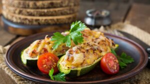 Calabacines rellenos: una receta barata y perfecta para cenar o llevar a la oficina en táper