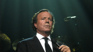 Caso de agresión sexual de Julio Iglesias da un nuevo giro con posible contraataque