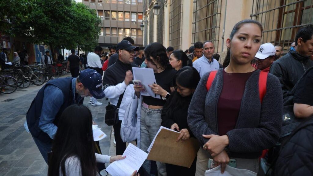 Regularizacion extraordinaria de migrantes en València.