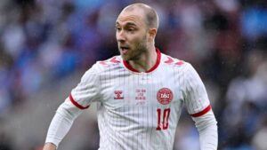 Christian Eriksen volvió a desplomarse en pleno partido