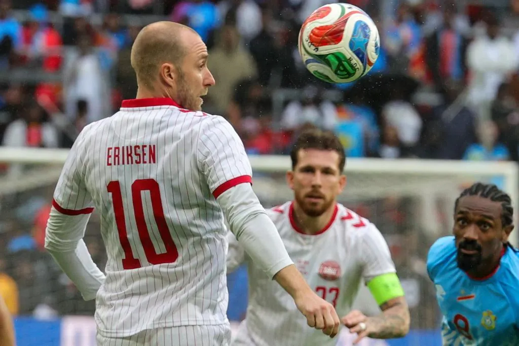 Christian Eriksen vuelve a desplomarse en pleno partido contra Ucrania y es evacuado
