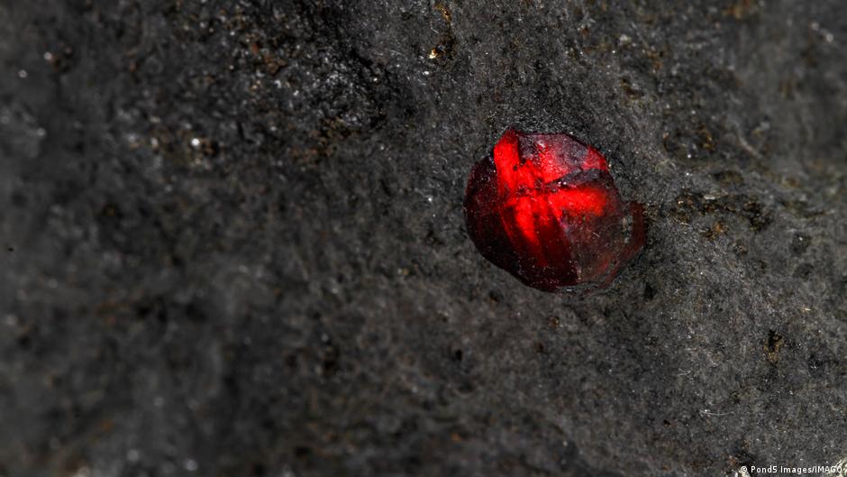 Científicos abren meteorito de Marte y hallan una sorpresa