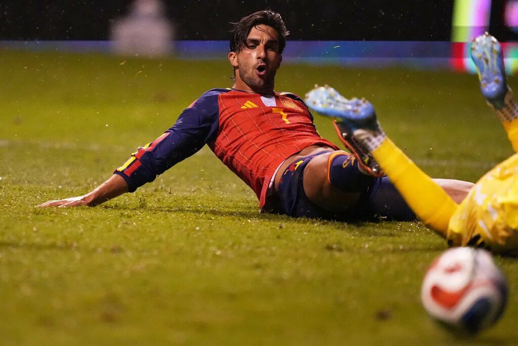 Cinco entrenamientos, dos horas de autobús y un techo: la cuenta atrás para el debut de España en el Mundial | elmundo.es