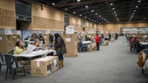 Ciudadanos colombianos esperan que el nuevo presidente priorice la seguridad y la salud