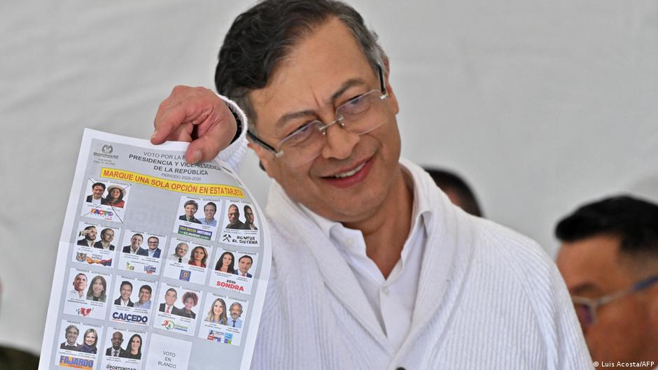Colombia: ordenan “suspensión provisional” de Gustavo Petro