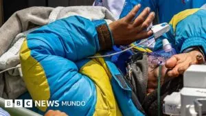 Comiendo chocolate y masticando hielo: el guía dado por muerto en el Everest relató a la BBC cómo sobrevivió 6 días en la montaña más alta del mundo