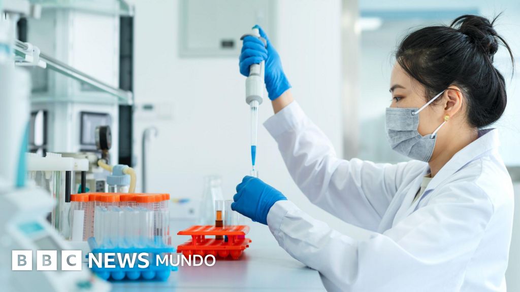 Cómo es la primera vacuna creada con IA y por qué supone un «cambio fundamental» ante futuras pandemias