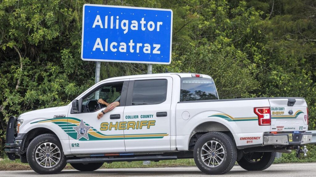 La entrada del centro de detención 'Alcatraz de los caimanes'.