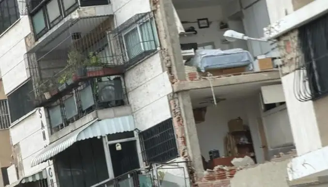 Daños en edificios deja fuerte terremoto de magnitud 7.0
