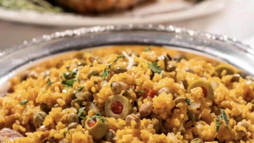 Del arroz con gandules a la ensalada de papa: 5 recetas tradicionales para descubrir Puerto Rico, el país de nacimiento de Bad Bunny
